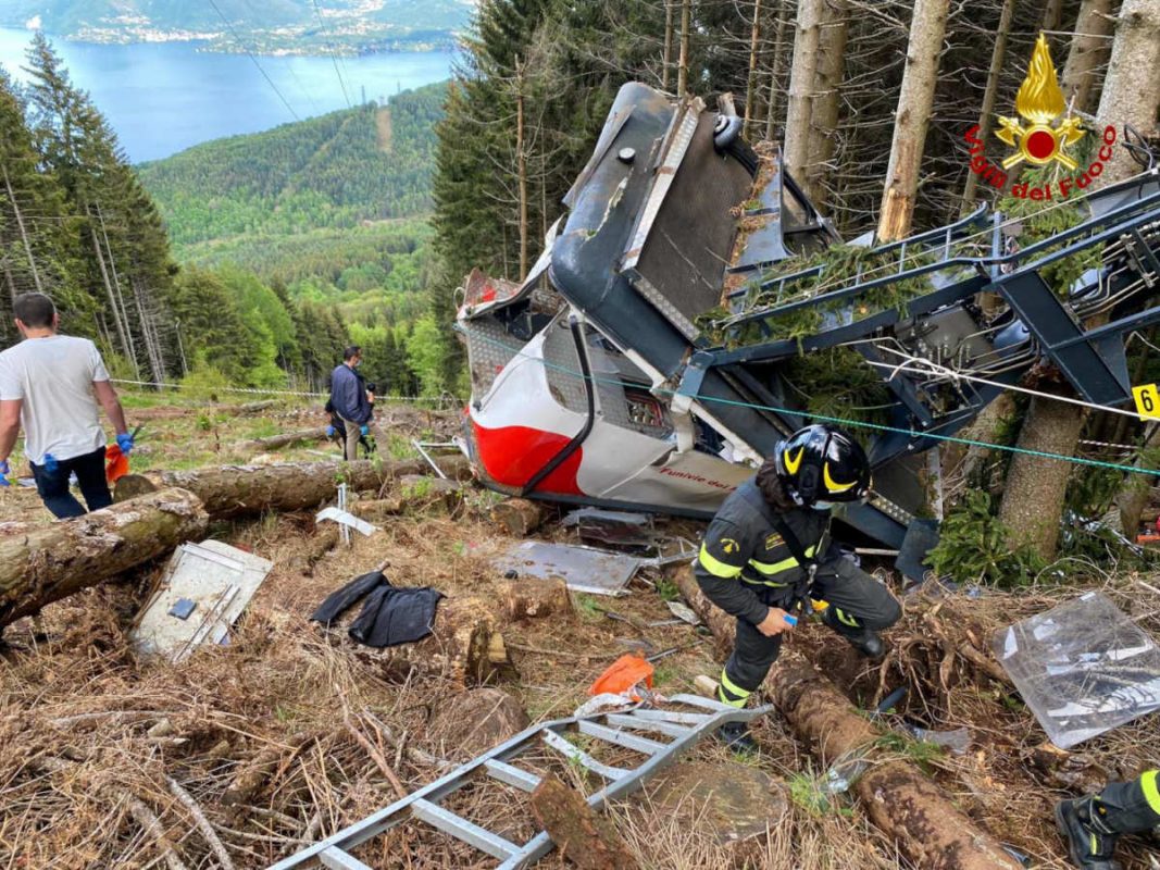 La cabina della funivia del Mottarone distrutta nell'incidente