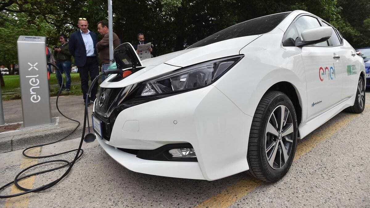 Colonnina di ricarica dell'Enel per auto elettriche