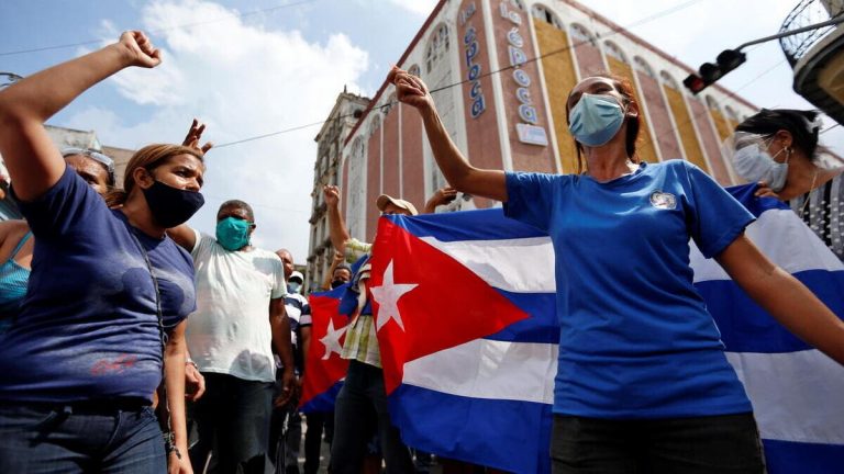 «Abbasso la dittatura. Non ci lasciano vivere». Protesta senza precedenti a Cuba