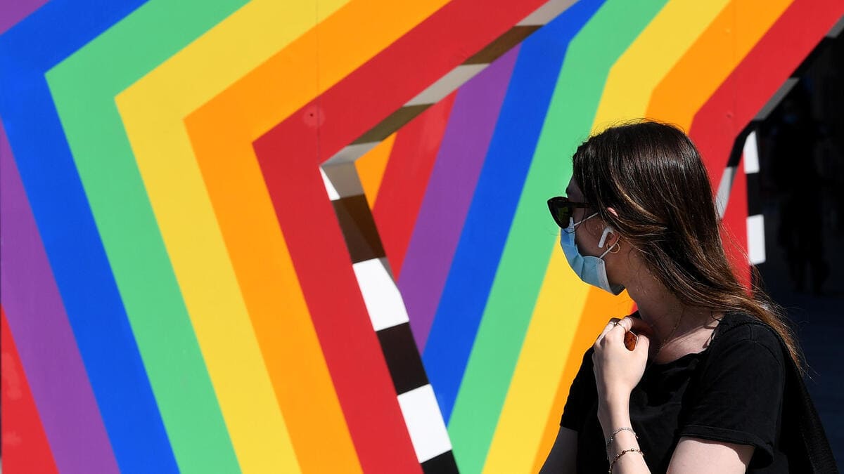 Ddl Zan, le installazioni arcobaleno di Zalando per celebrare il Pride a Milano