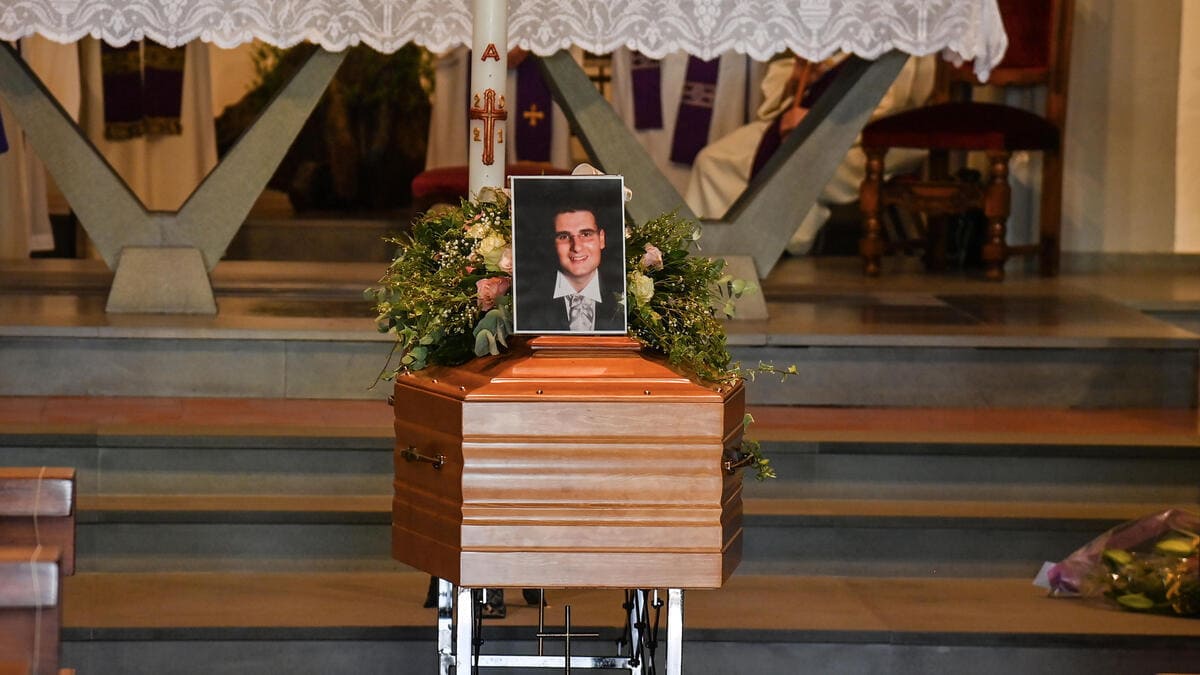 I funerali di Enzo Galli, il papà adottivo morto il 25 agosto all'ospedale di Careggi dove era ricoverato dallo scorso 8 maggio a seguito della positività al Covid