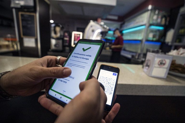 Pro e contro il Green Pass. La libertà ha un prezzo