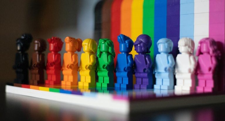 Lego abolisce i giochi per maschi e femmine: qui solo pupi e passioni gender neutral