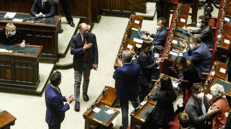 Cari politici, quando cominciamo a parlare di problemi reali?