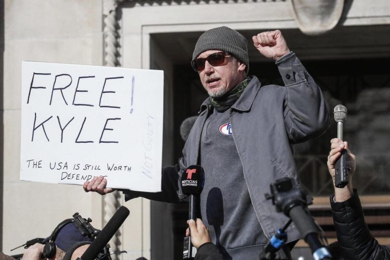 L’assoluzione di Rittenhouse e le due facce colpevoli di un’America divisa