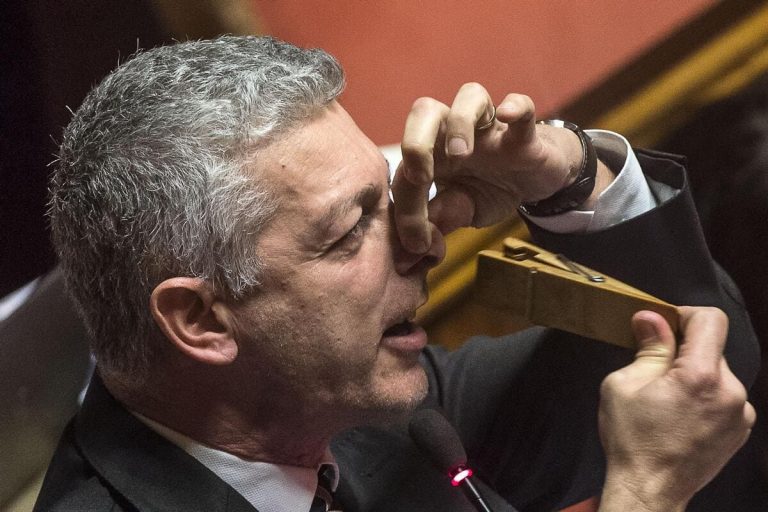 Morra, lo senti anche tu questo odore?