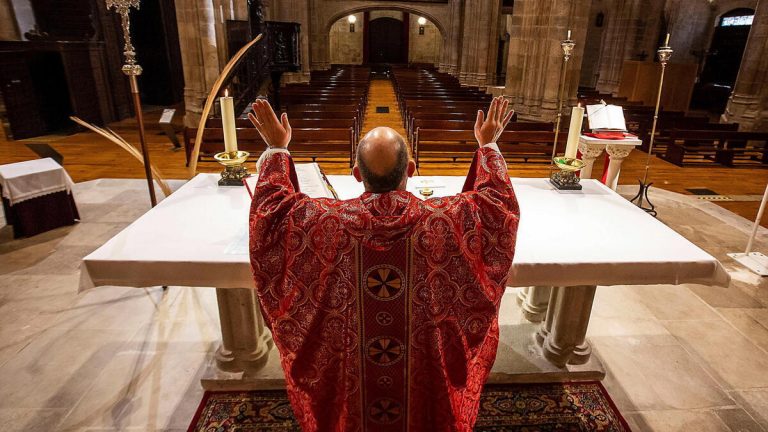 Non c’è nessuna maxi-inchiesta sugli abusi della Chiesa in Spagna