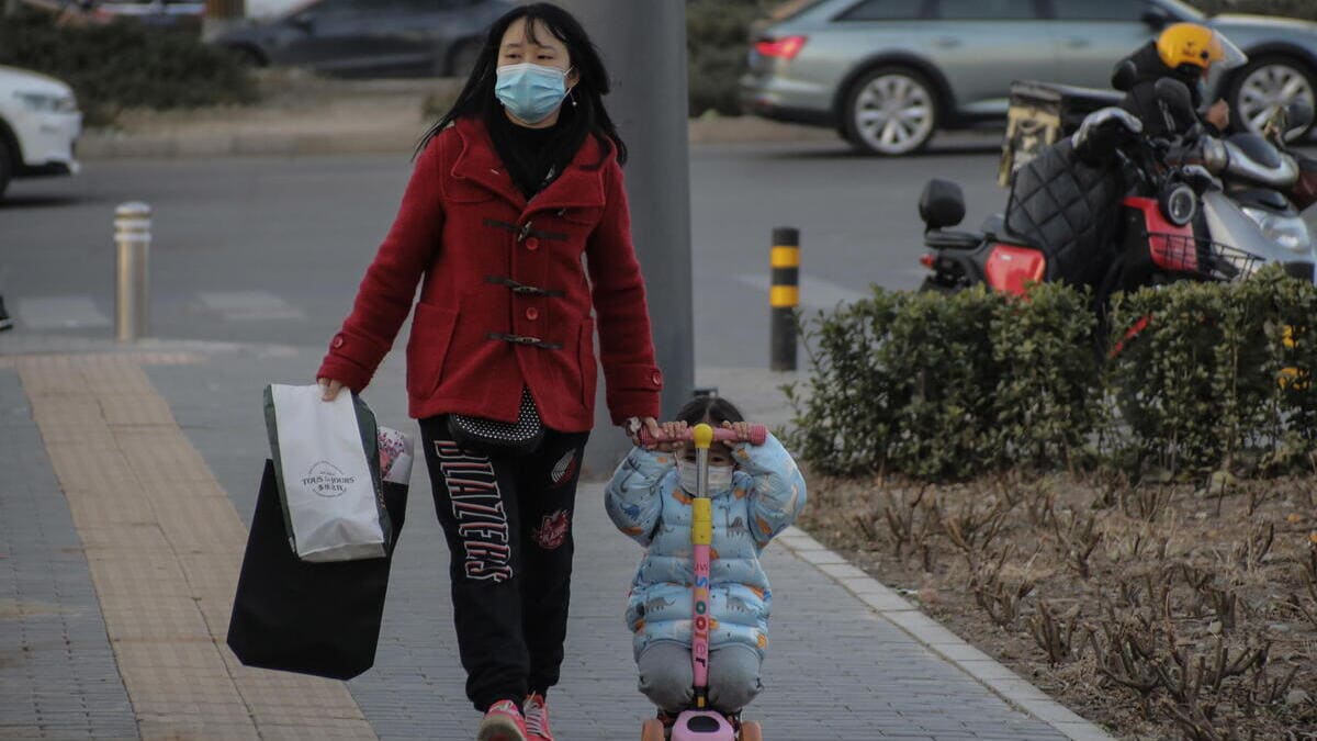 Una mamma in Cina a spasso con la figlia