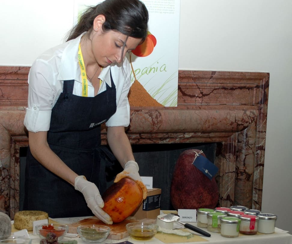 Giovane ragazza al lavoro