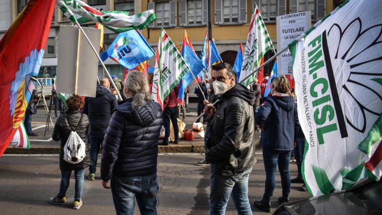 Caro-energia e Covid, a rischio cento imprese e 55 mila posti di lavoro
