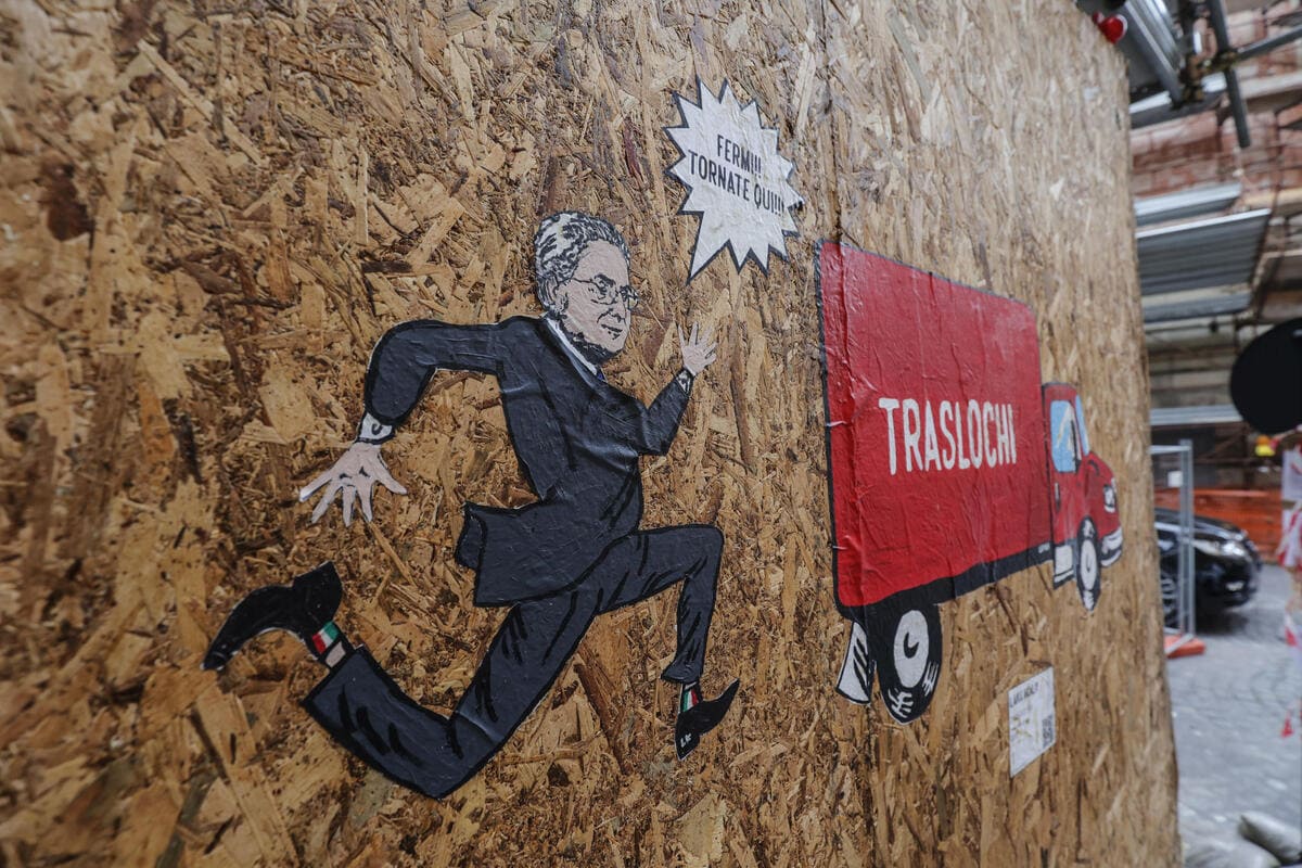 Un murale che raffigura Sergio Mattarella, rieletto Capo dello Stato anche con i voti del centrodestra
