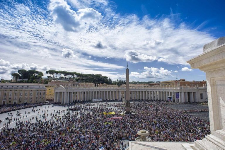 La risposta della Chiesa alla perdita di vita comunitaria contemporanea