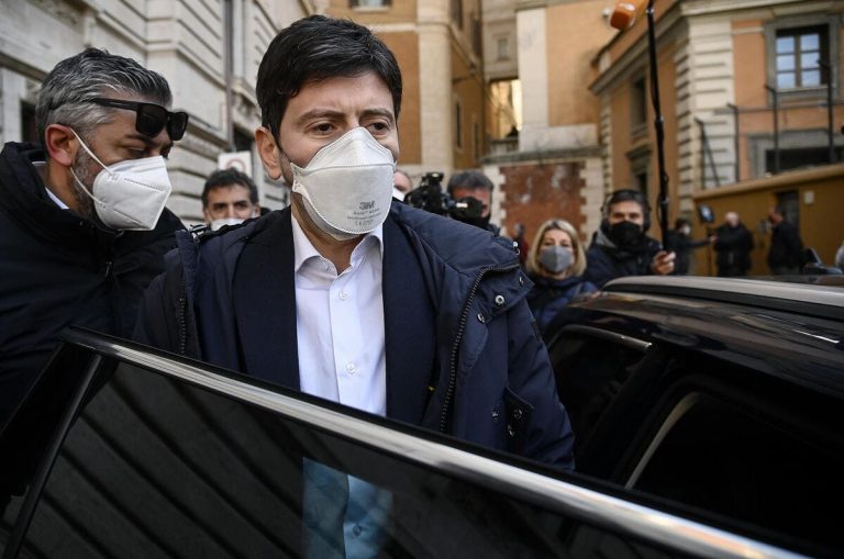 La pandemia “sospesa” per la corsa al Quirinale