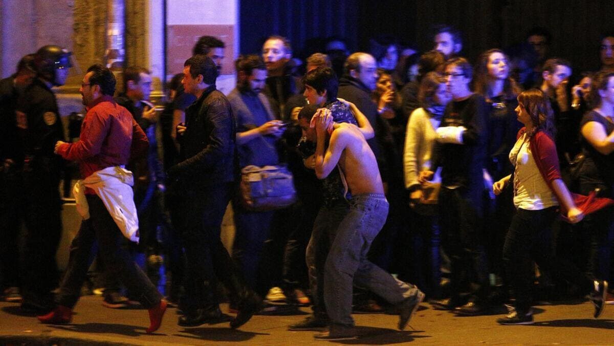 La notte degli attentati del 13 novembre 2015 morirono 130 persone tra il Bataclan, lo Stade de France e alcuni bistrot di Parigi