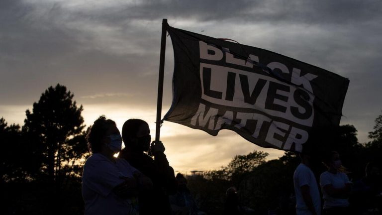 Come spende i soldi Black Lives Matter? Antirazzisti nei guai