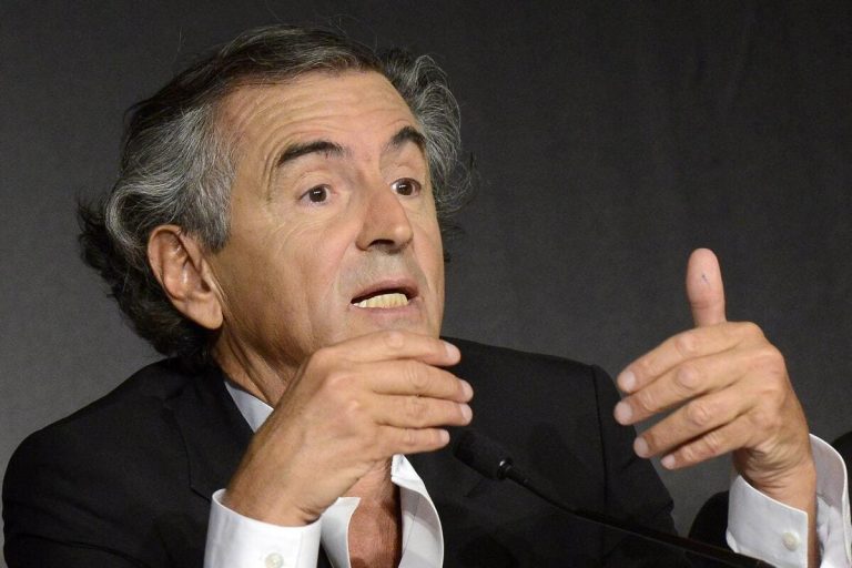 La ridicola “missione” in Ucraina di Bernard-Henri Lévy, philosophe in decadenza