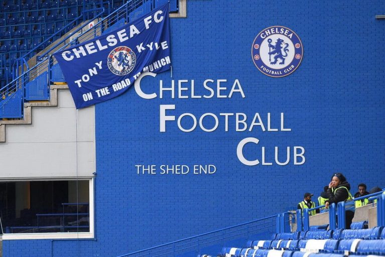 L’insensata idea di colpire il Chelsea e Medvedev per fermare Putin
