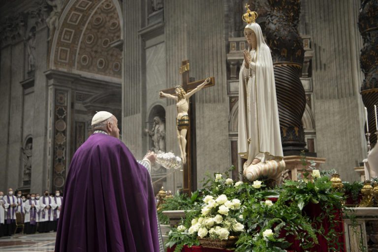 C’è più realismo nell’idealismo del Papa che in tanta retorica con l’elmetto