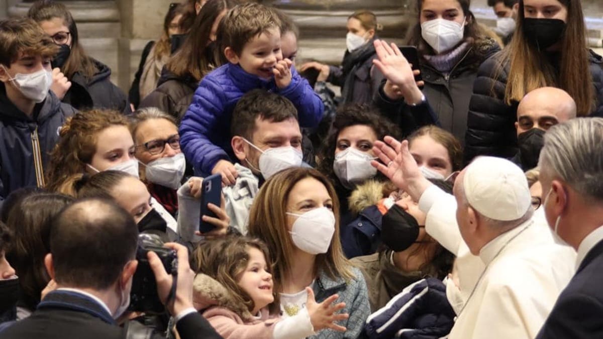 Papa Francesco accoglie in San Pietro a Roma le famiglie della Zolla