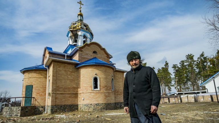 La guerra “blasfema” di Putin in Ucraina non risparmia le chiese ortodosse