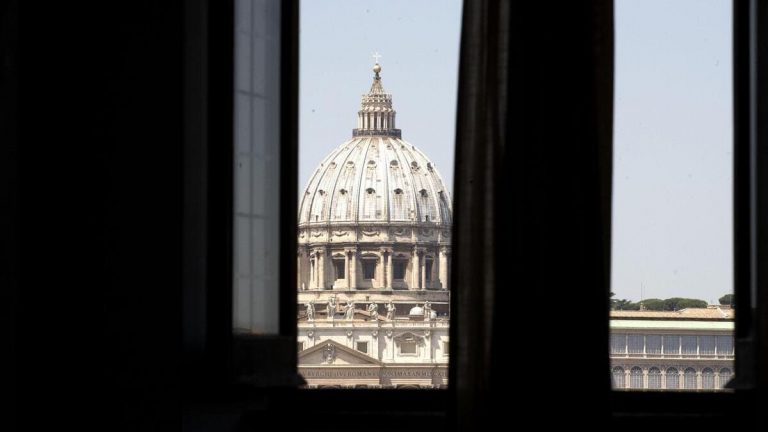 Se i giudici aprono la strada all’ingerenza dello Stato in vicende di pertinenza della Chiesa