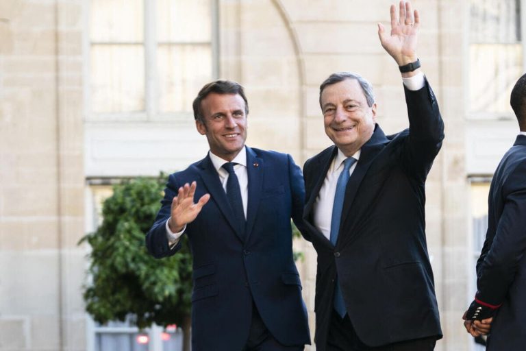La rinuncia alla politica destabilizza la solida Francia, figurarsi la fragile Italia