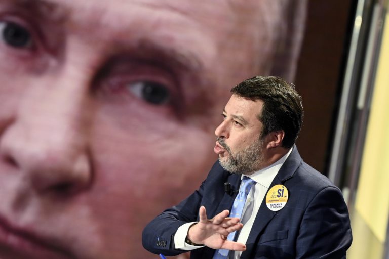 Salvini demonizzato come spia di Putin: segno di una democrazia malata