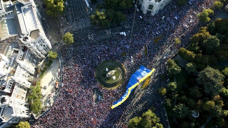 Madrid in piazza contro l’aborto, «ma senza “cultura della vita” rischiamo un’altra era Rajoy»