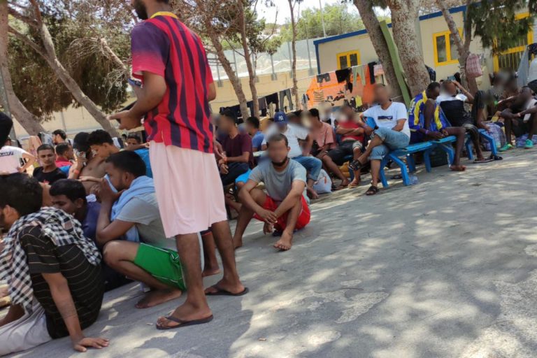 Ideona: il voto degli italiani pilotato dai russi coi migranti