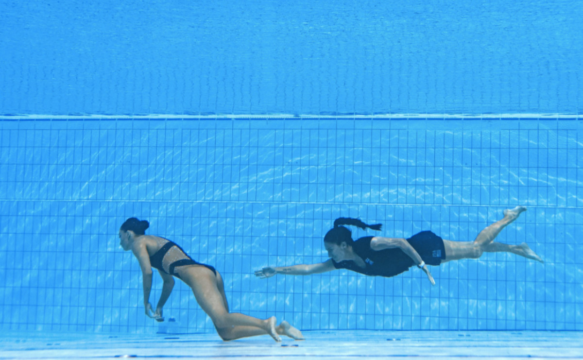 Anita Alvarez svenuta in acqua salvata dall’allenatrice di nuoto sincronizzato