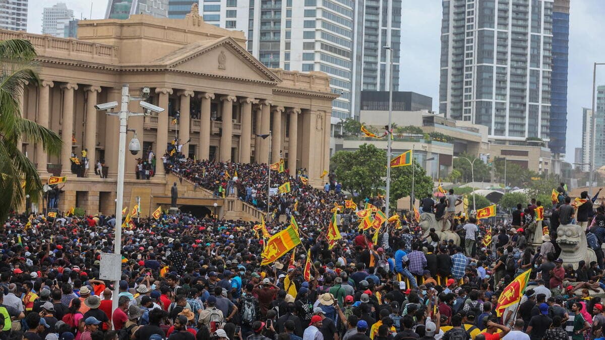 La popolazione protesta in Sri Lanka