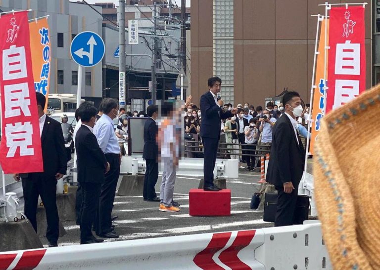 L’ex premier Shinzo Abe assassinato in Giappone