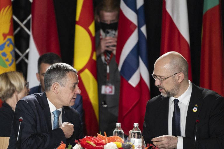 La guerra in Ucraina spinge la Svizzera a ripensare la propria “neutralità”