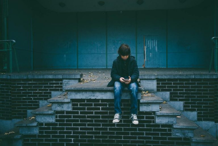 La sola cosa che può distogliere gli occhi dei ragazzi dallo schermo dello smartphone