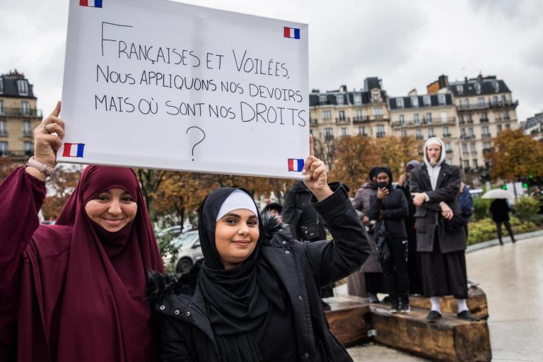 Il prof. francese sotto scorta perché ha criticato l’islamizzazione della scuola