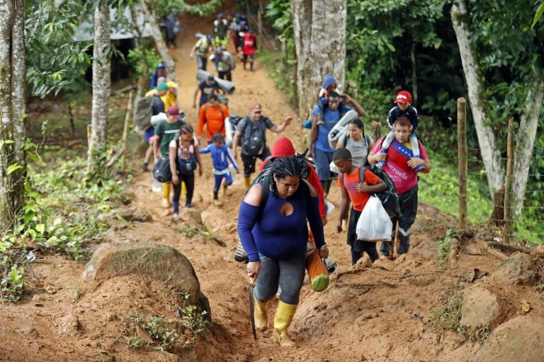 Biden teme di perdere le elezioni e fa la guerra ai migranti venezuelani