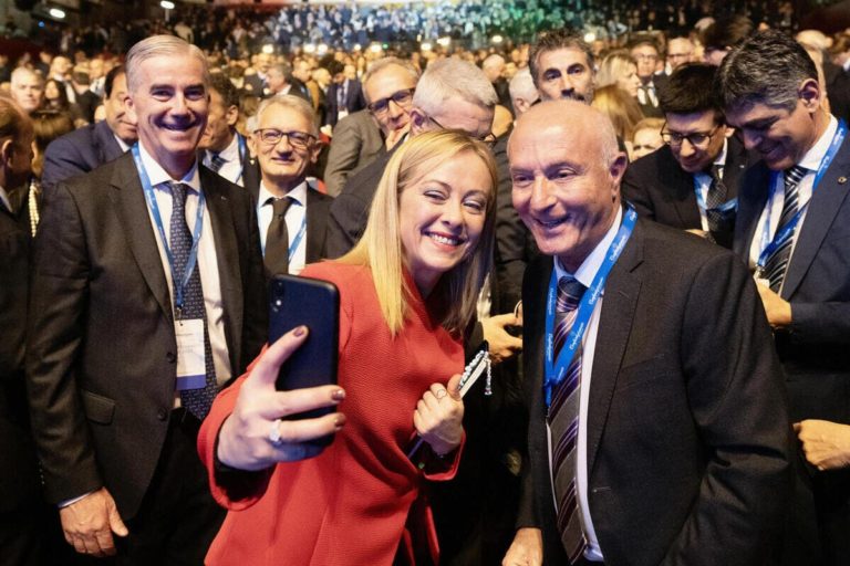 Il nuovo leader dell’opposizione è @fragolina_antifascista88