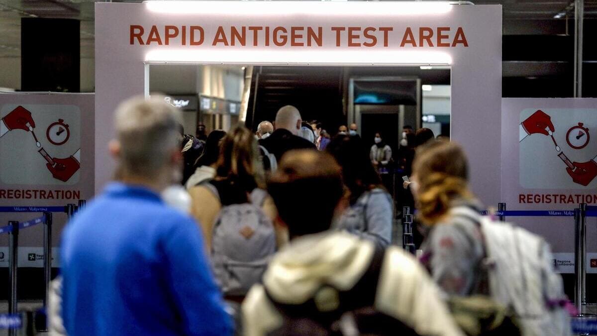 Tamponi Covid obbligatori per chi arriva dalla Cina in Italia in aeroporto