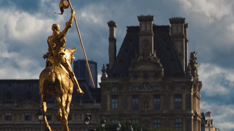Francia. Dopo la statua di Giovanna d’Arco, i laicisti puntano ad abbattere croci e chiese