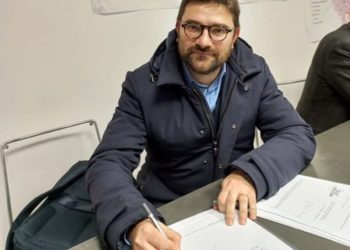 Matteo Forte firma l'accettazione della candidatura. Correrà su tutta l'area della Città metropolitana di Milano, con Fratelli d'Italia, alle elezioni regionali lombarde del 12-13 febbraio
