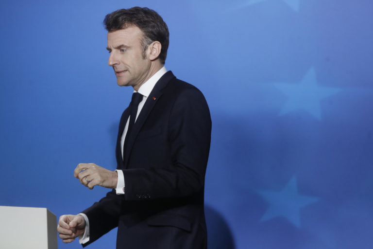 La pericolosa disperazione di Macron