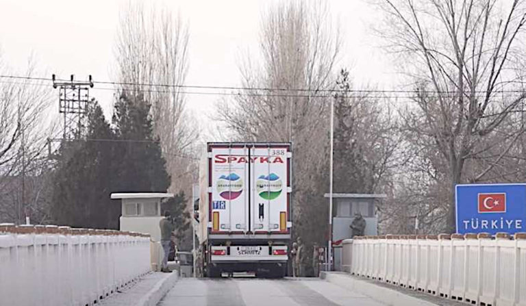 Quei camion di aiuti armeni ai turchi, una goccia di bene in un mare di male