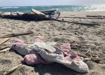 La spiaggia di Crotone scena del naufragio dei migranti del 26 febbraio