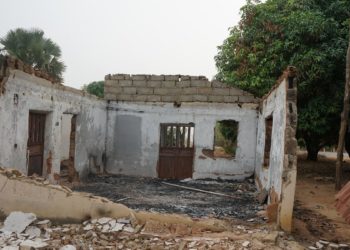 La casa di un villaggio cristiano nello stato di Kaduna, Nigeria, distrutta dai terroristi Fulani