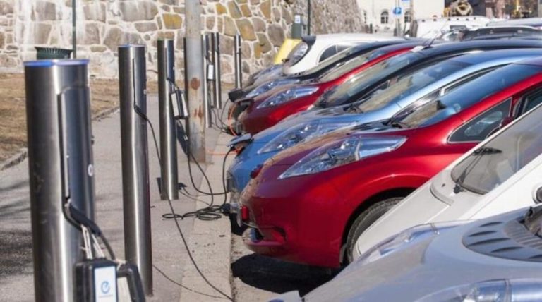 I problemi delle auto elettriche visti dalla Norvegia, l’Eden della transizione green