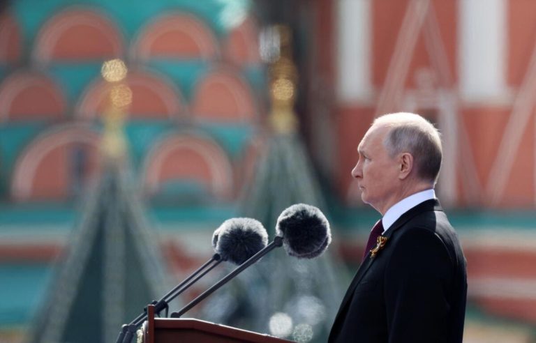 Putin sulla difensiva, Mosca appare debole nella Giornata della vittoria