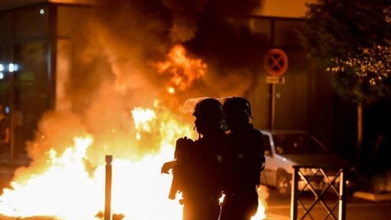 L’omicidio di Nahel fa riesplodere la polveriera francese