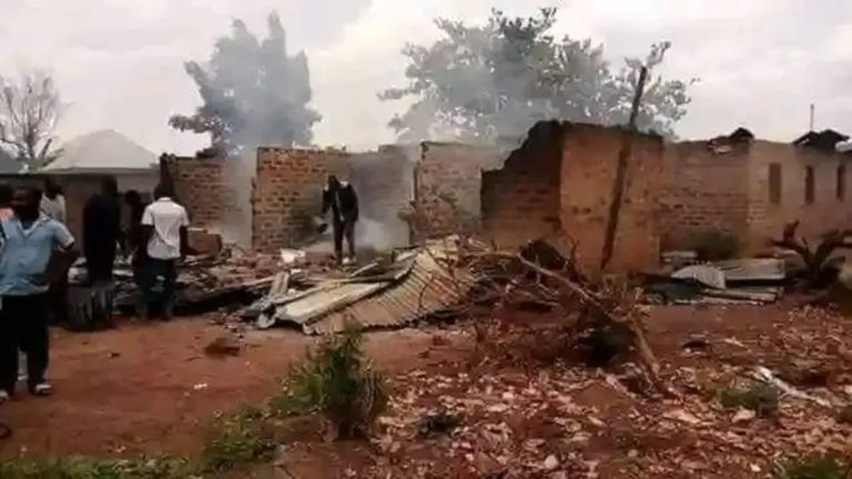 Villaggi attaccati, preti rapiti e uccisi: la Nigeria è nel caos