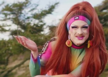 La drag queen Pattie Gonia, protagonista della campagna Summer of Pride di North Face
