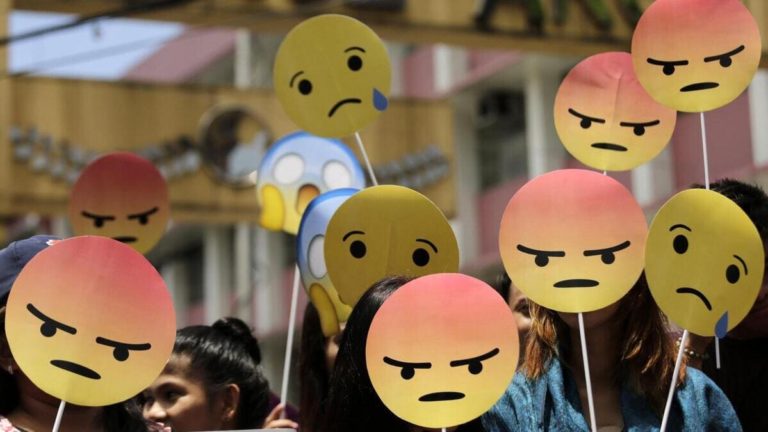 Oggi è la giornata delle emoji, simpatiche come una condanna in tribunale